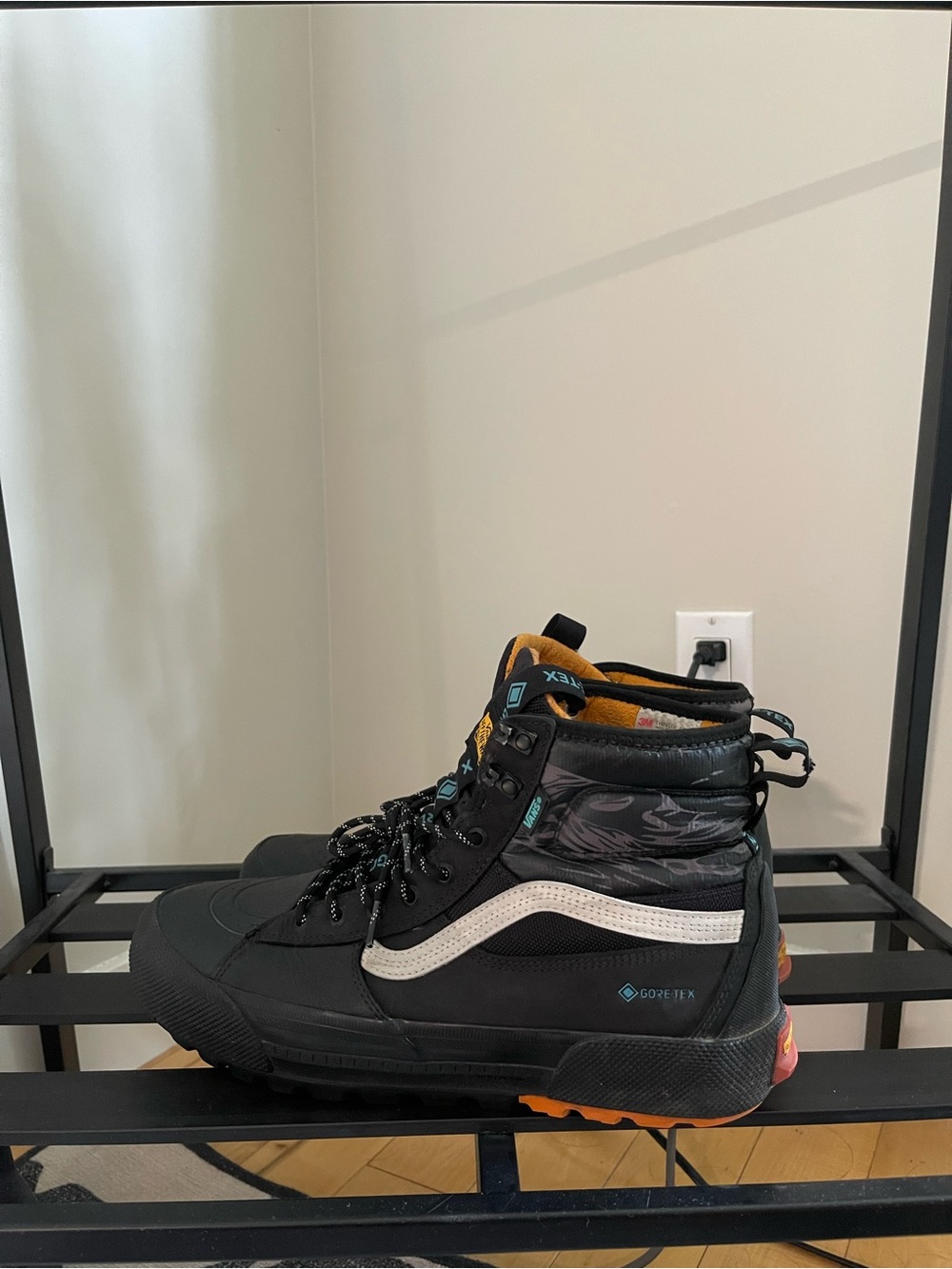 Vans Men’s MTE Sk8-Hi Goretex Boots - Size 13